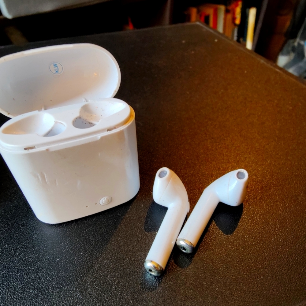 Apple Air Pods True Wireless Bluetooth
